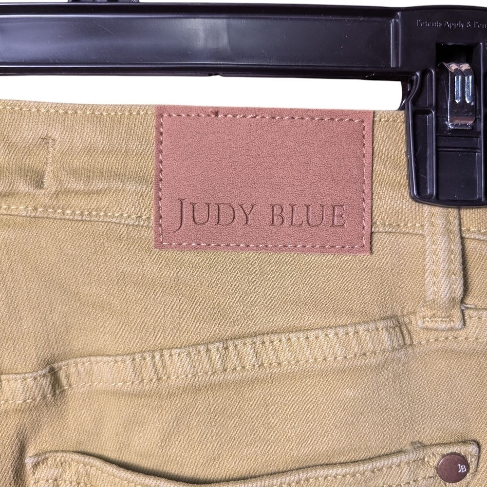 Judy Blue Women's Green/Yellow Frayed Hem Shorts Zipper Pockets Like New - Picture 5 of 10
